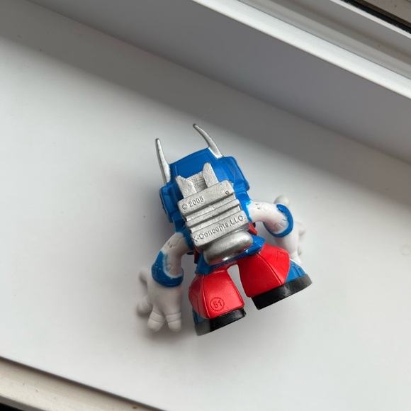 Teach Deck Blue and Red Action Figure Toy - Picture 3 of 4